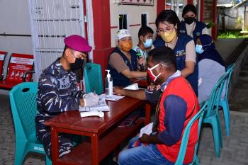Sambut HUT Ke-76 TNI AL, Pasmar 3 KORPS Marinir Targetkan Masyarakat Sorong Manoi Sehat